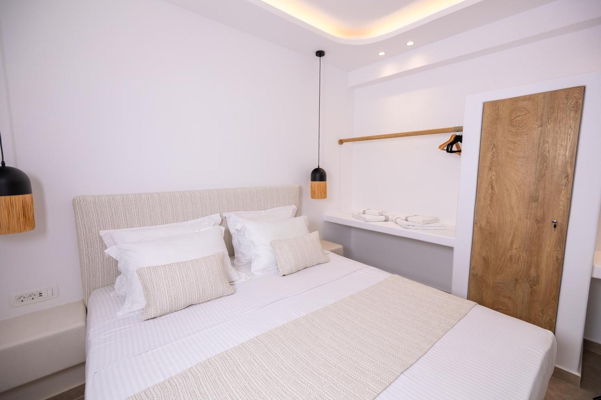 Sn Santorini Apartment Kamári